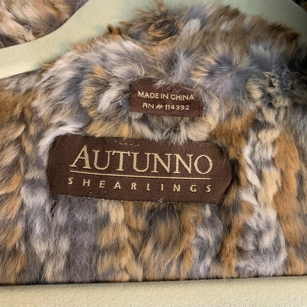 Autunno fur and feathery vest~ perfect for Fall….🍁🍂🍁 - Picture 8 of 9